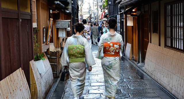 着物-日本民族の伝統的な衣服